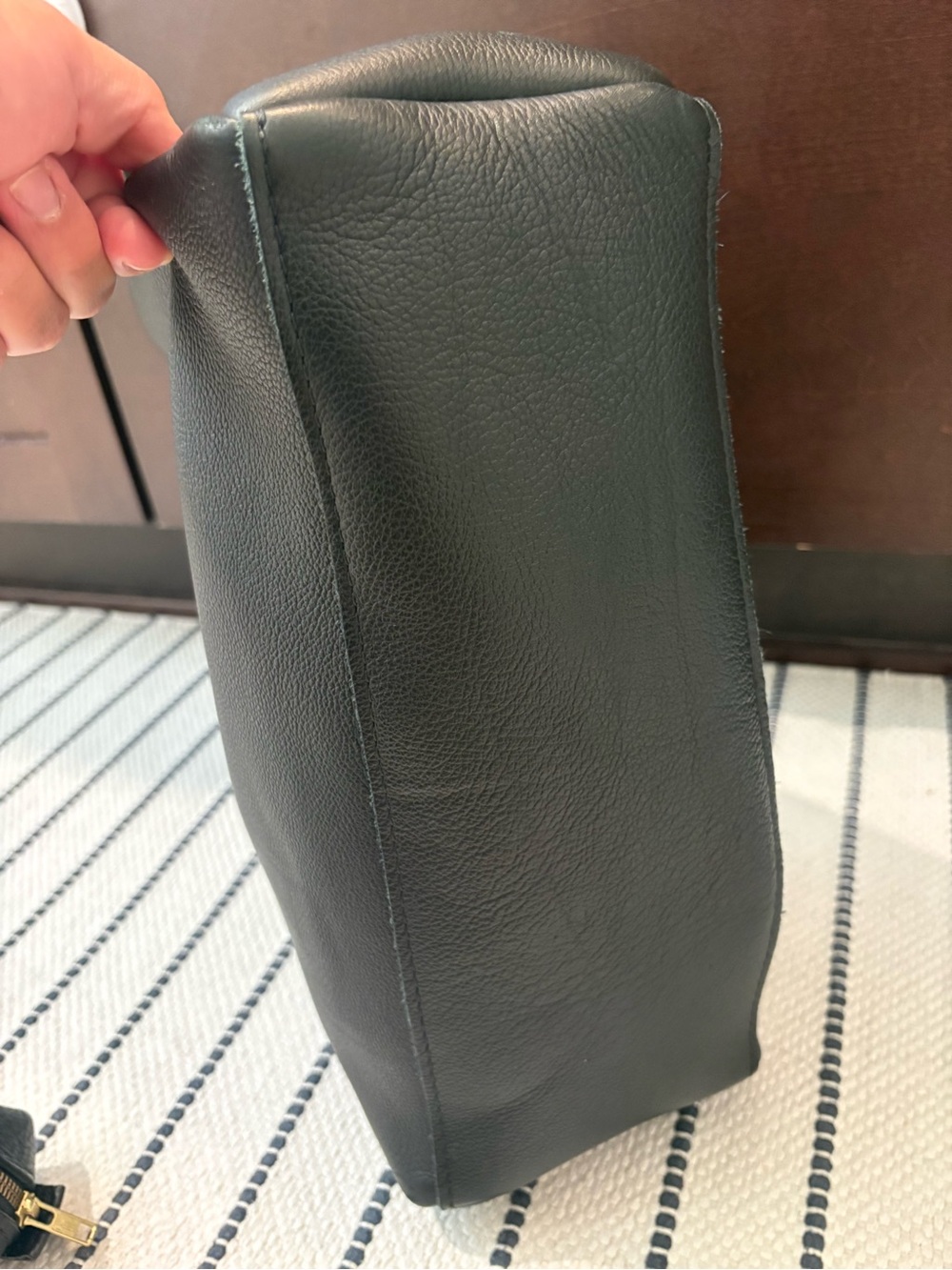 Portland Leather | Large Aspen + sidekick zip pouch | Black - Picture 8 of 17